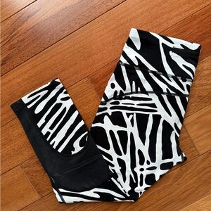 Nike Pro Black & White Abstract Print Leggings 🖤🤍